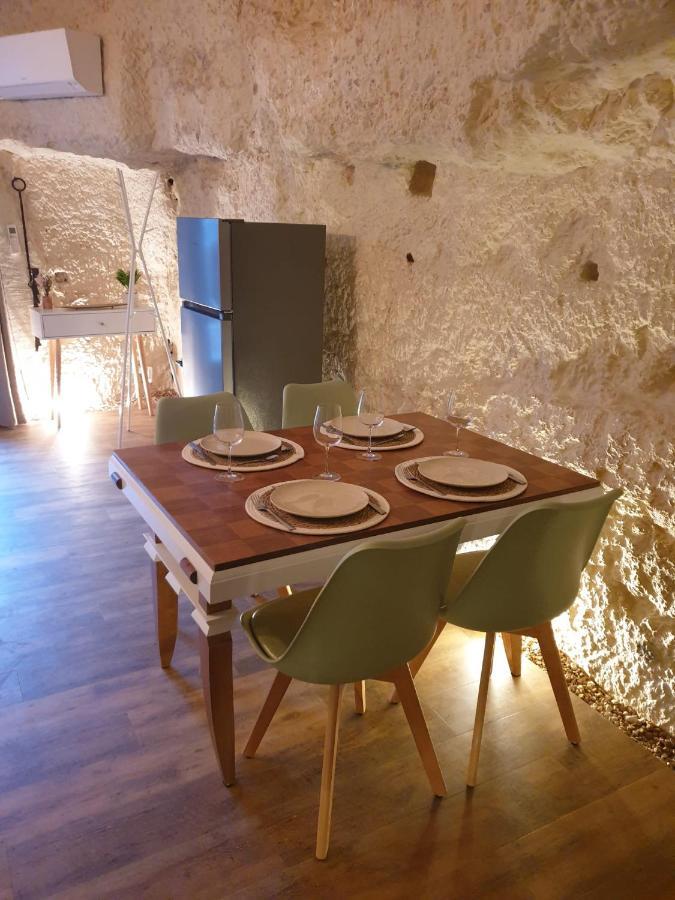 La Grotte Du Bonheur Daire Cangey Dış mekan fotoğraf